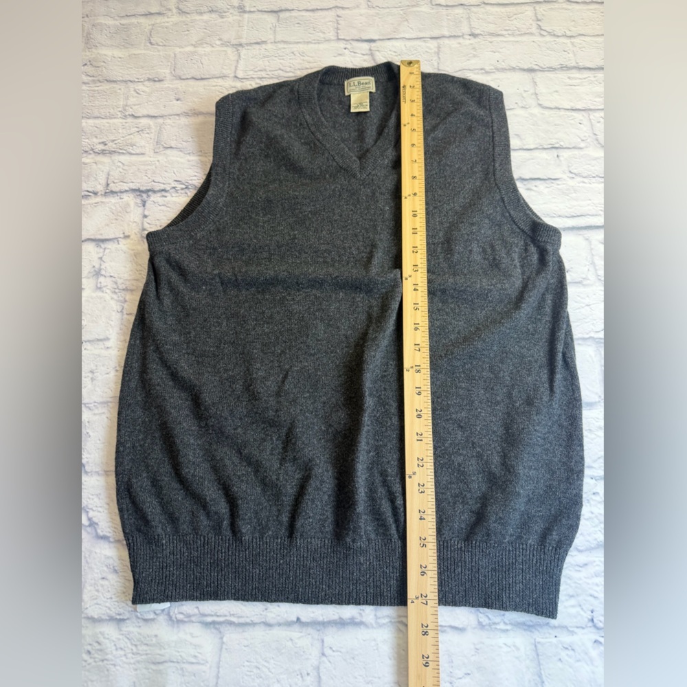 L.L. Bean Men's Charcoal V-Neck Sweater Vest. Lambs Wool. Luxe. Size Large. - Picture 4 of 7